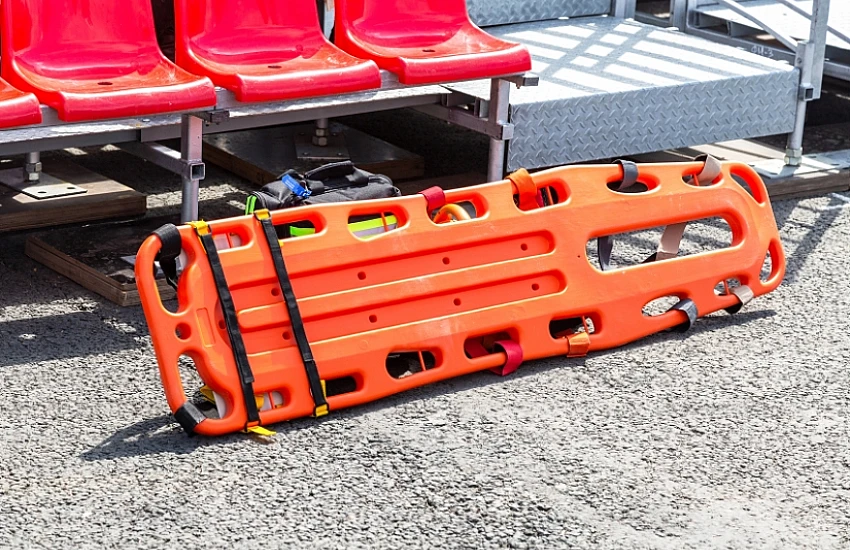 Deska ortopedyczna – zastosowanie, rodzaje i wybór profesjonalnej deski ratowniczej